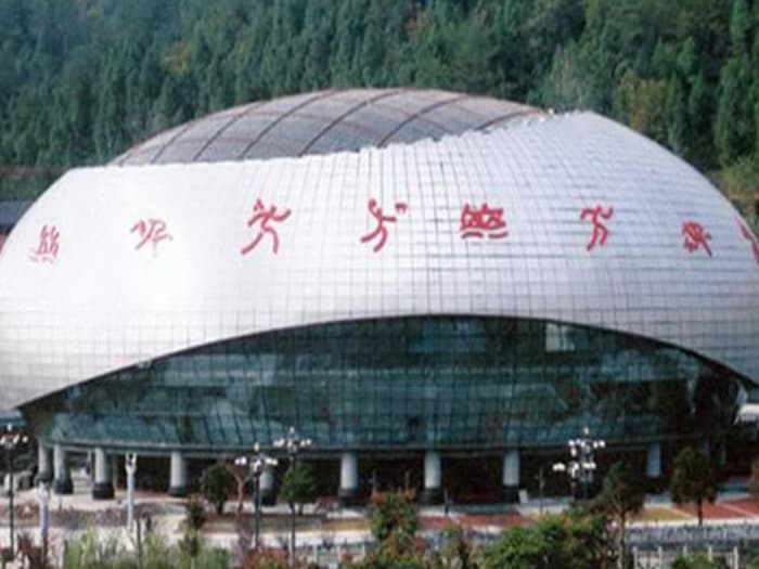 延吉体育中心球形网架加工安装